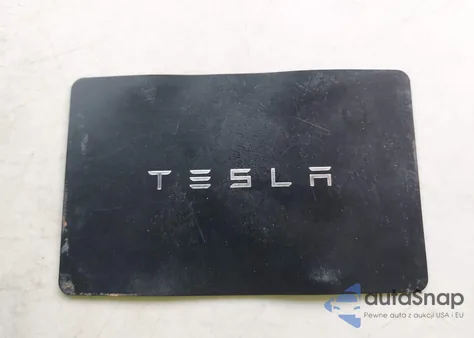 2021 Tesla Model Y Long Range Dual Motor All-Wheel Drive z USA, uszkodzony, nr VIN 5YJYGDEE2MF217387